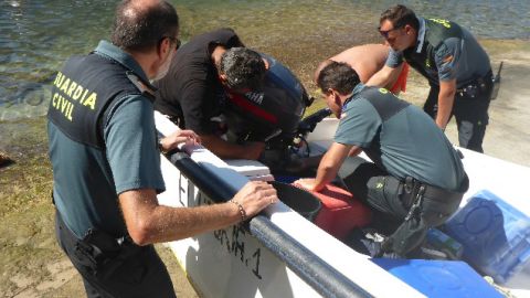 Securing a refugee boat