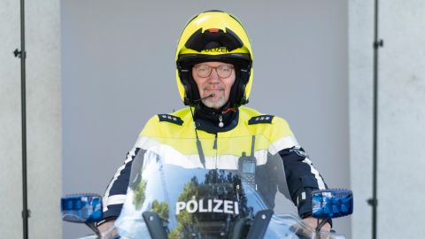 After a serious bout with cancer, Dirk Rohde fought his way back into life - and onto his police motorcycle.