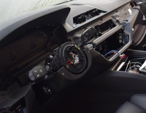Foto von Auto ohne Lenkrad und Steuereinheit