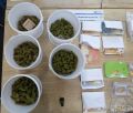 Sichergestellte Drogen und Bargeld